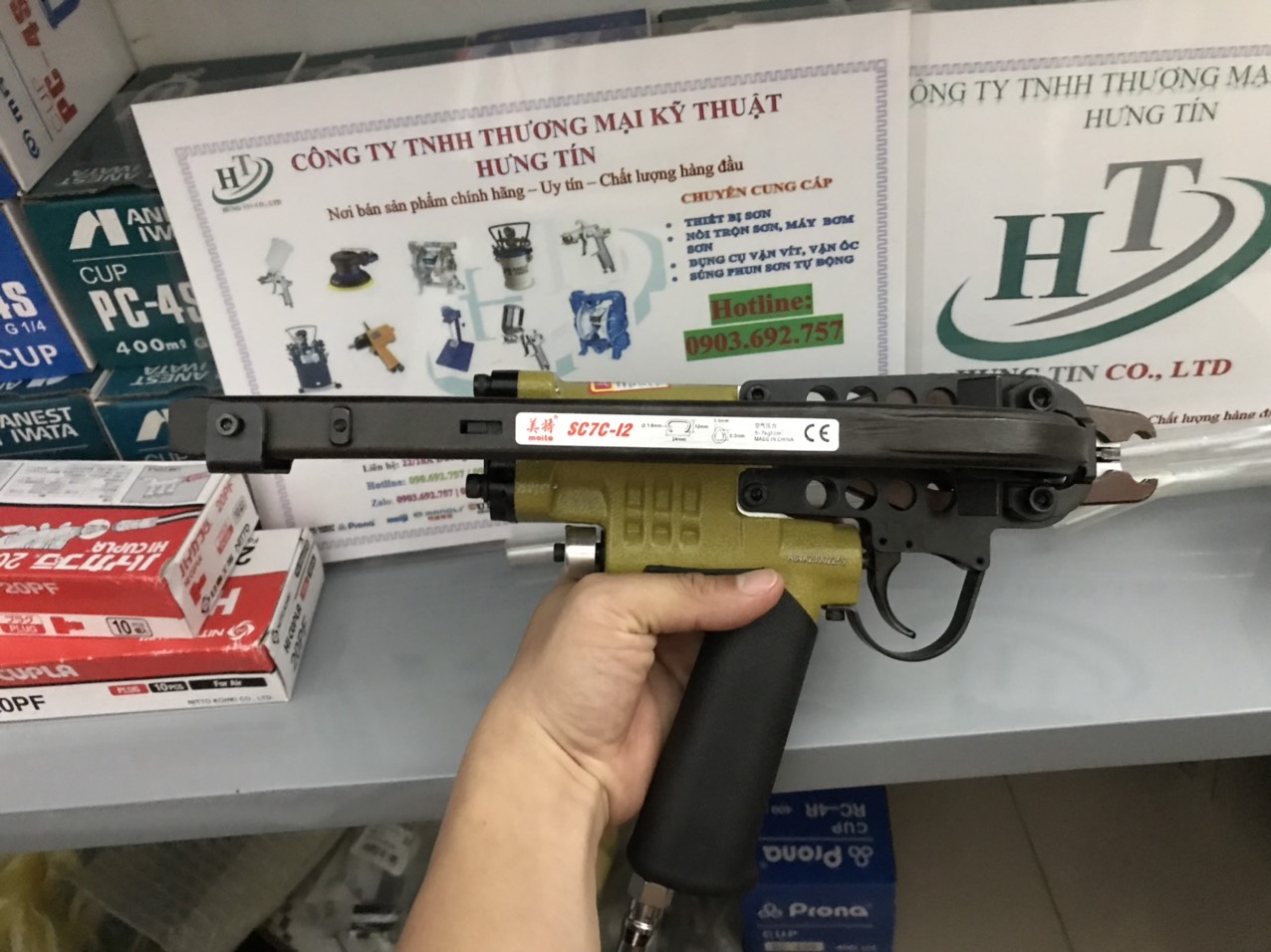 Súng bắn ghim lồng gà, sử dụng hơi và đinh C